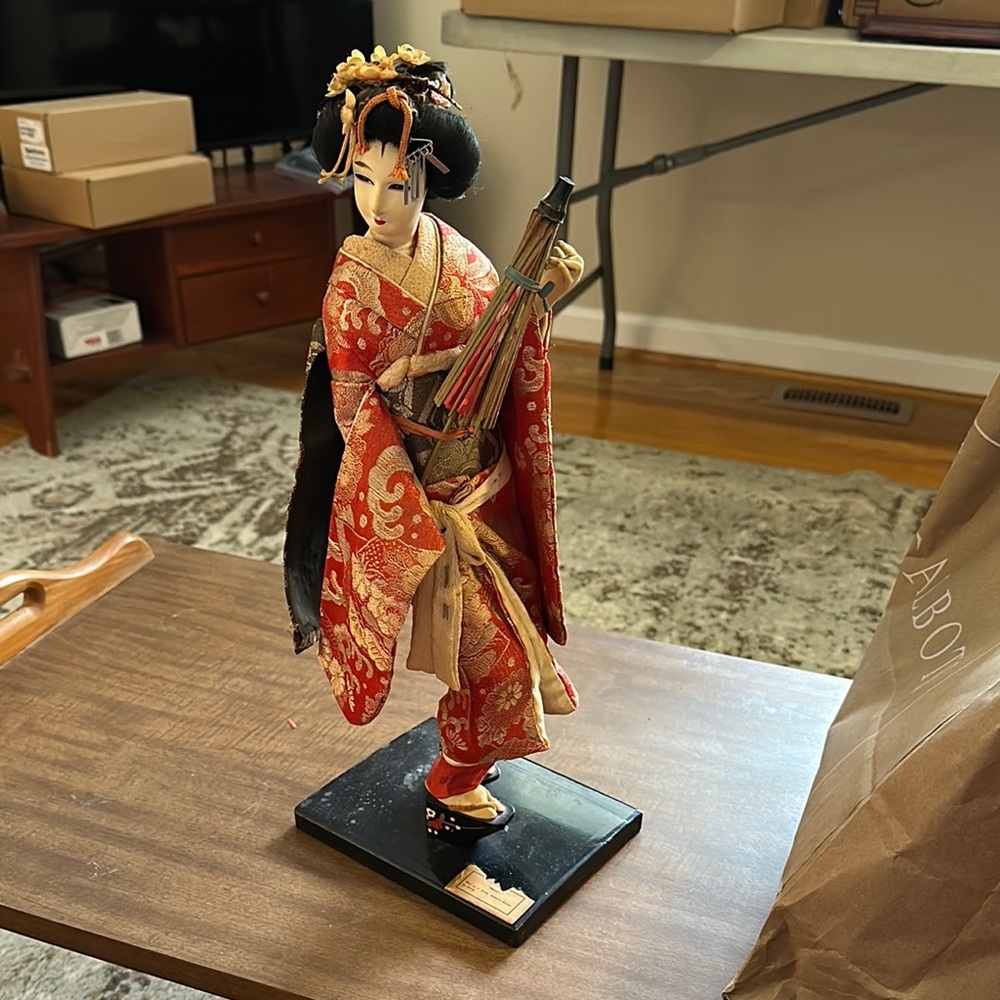 Rare Elegant Geisha Figurine in Red Kimono Maiko  vintage